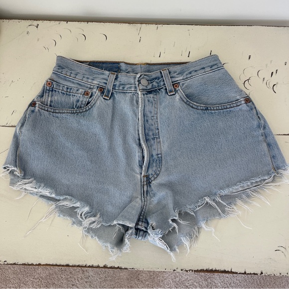 VINTAGE LEVI SHORTS - Picture 2 of 6